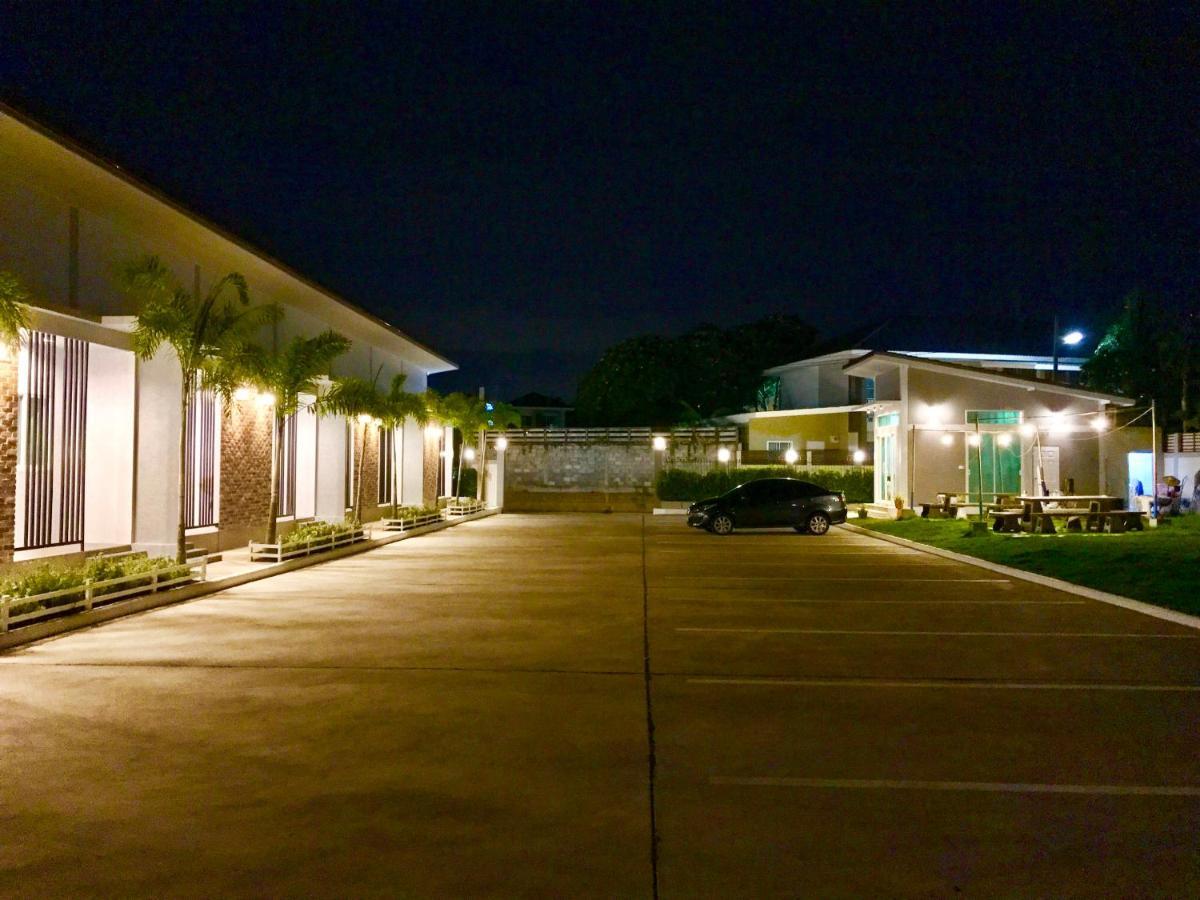 Baan Klangdao Resort Sattahip Exteriér fotografie